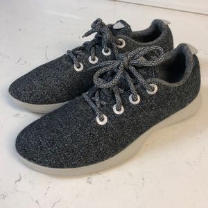 Women’s Airbirds Wool Runners Size 9